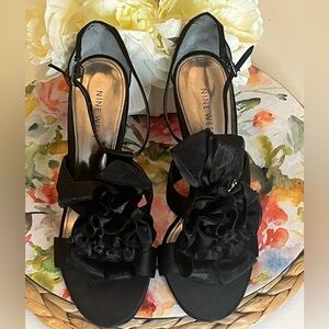 🌸Nine West Black Heels with Floral Accent Sz. 7.5🌸